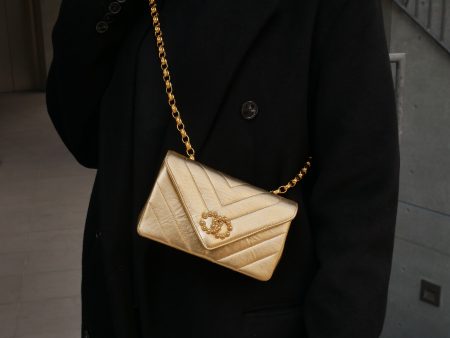 CHANEL 1991-1994 Gold Lambskin Chevron Faux Pearl CC Flap Bag 21672 For Sale